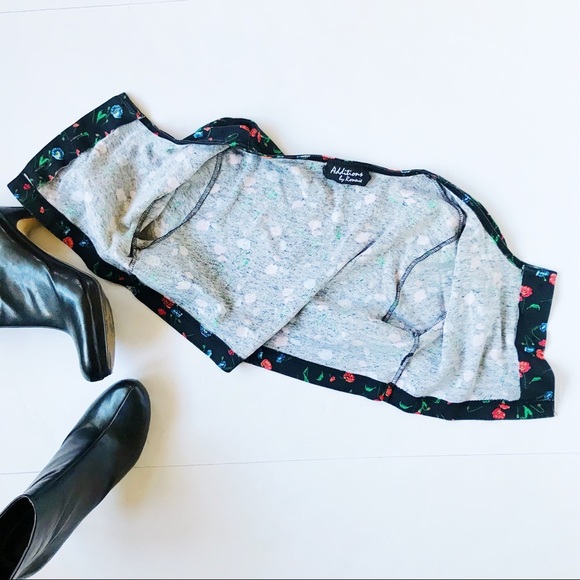 - 3/$20 Vintage 90s Floral Print crop top - Picture 4 of 5